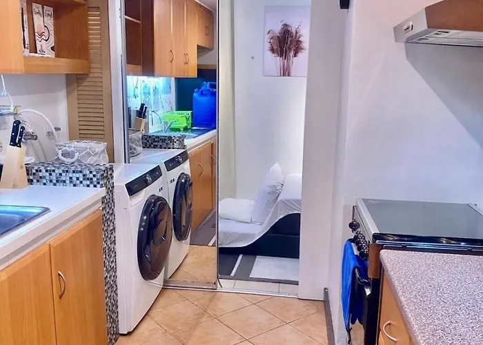 Stunning 10 Steps From Eastwood Mall Apartamento *