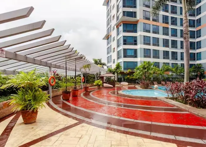 Stunning 10 Steps From Eastwood Mall Apartamento *