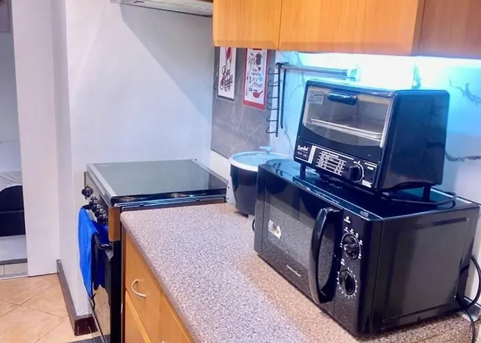 Stunning 10 Steps From Eastwood Mall Apartamento *