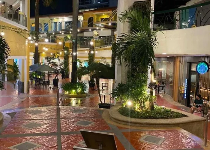 Stunning 10 Steps From Eastwood Mall Apartamento *